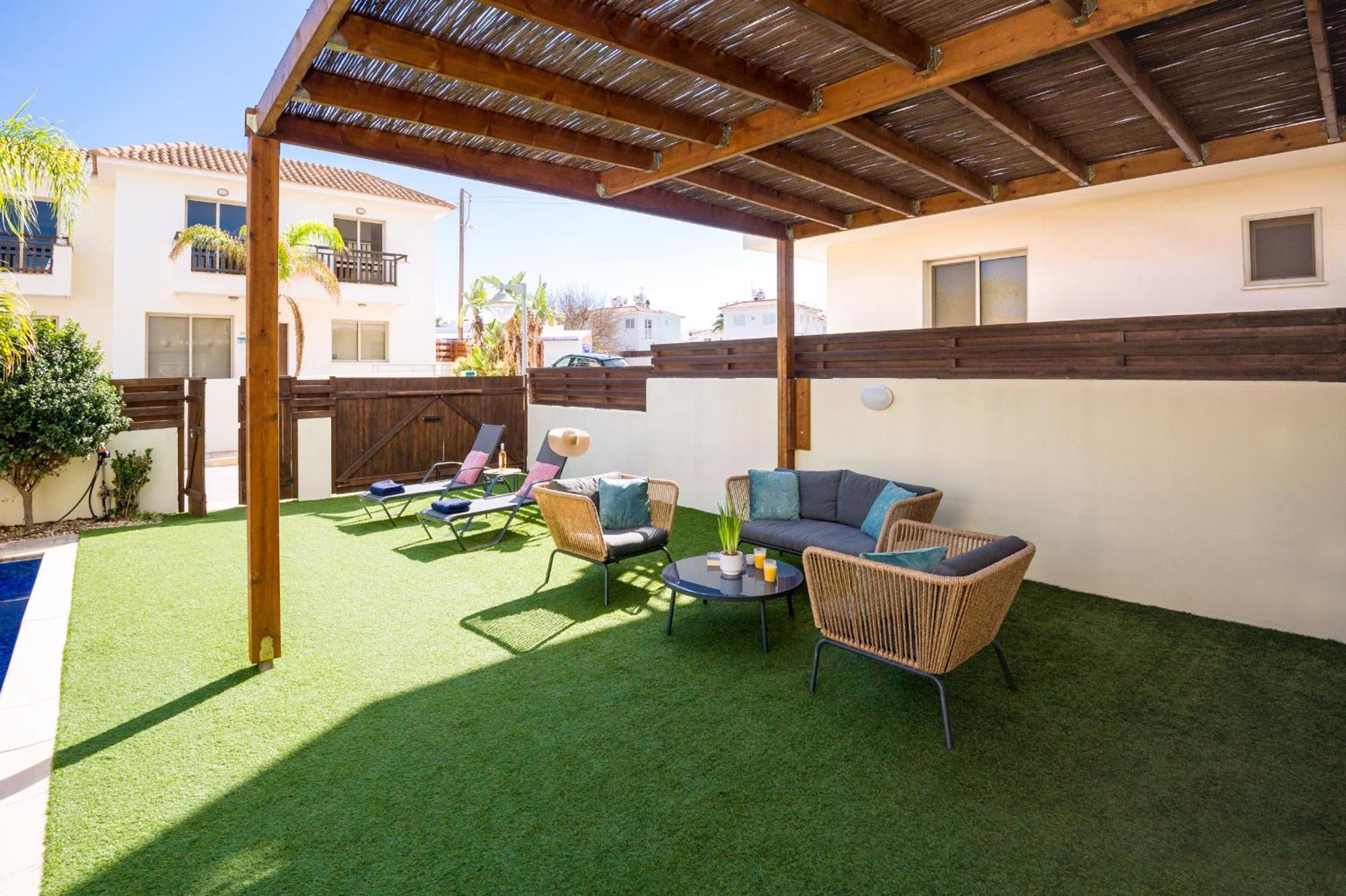 Villa Oasis Pernera Exterior photo